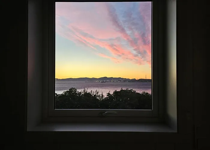 Bright And Modern Apartment With Beautiful View
