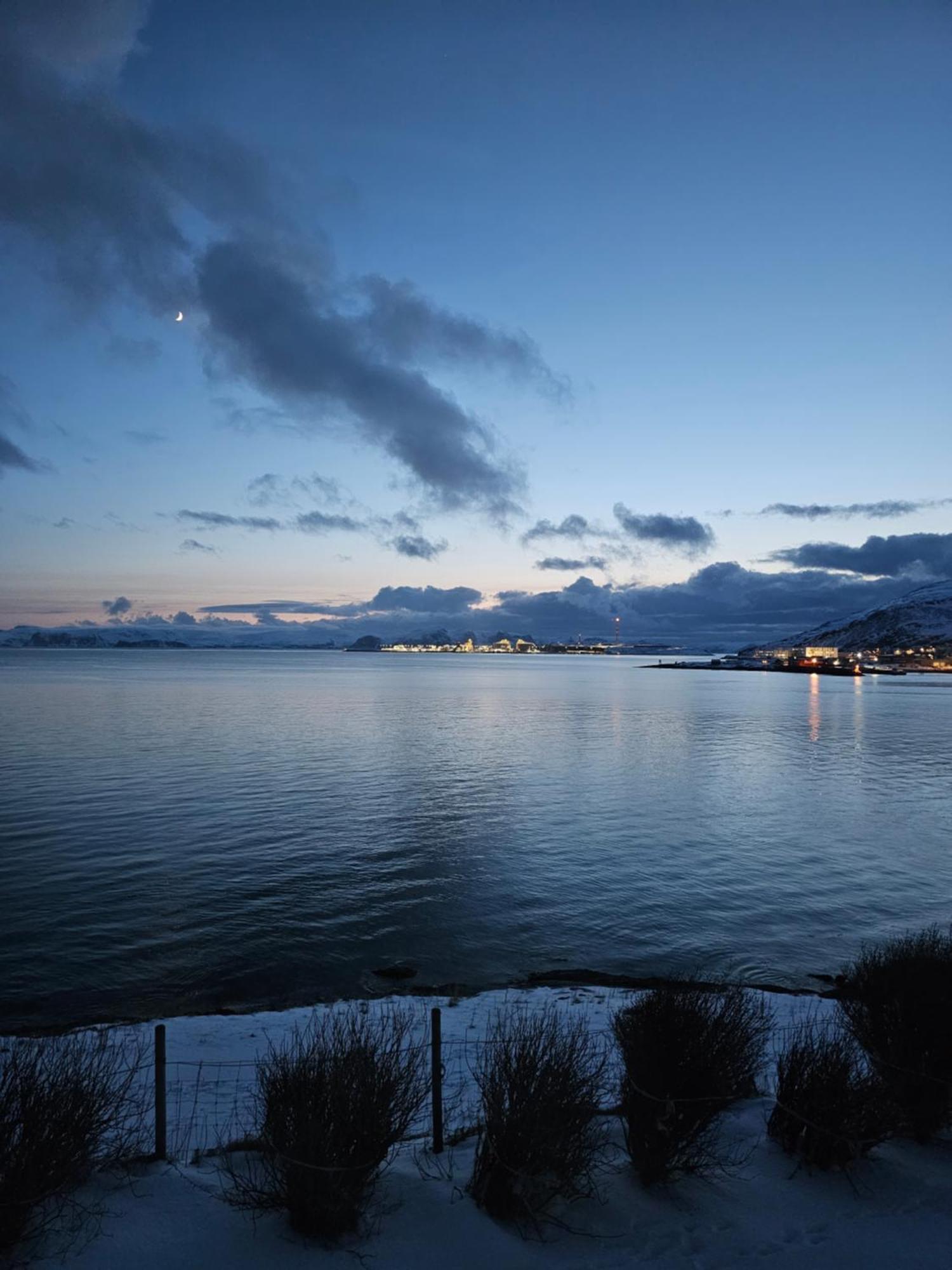 Bright And Modern With Beautiful View Leilighet