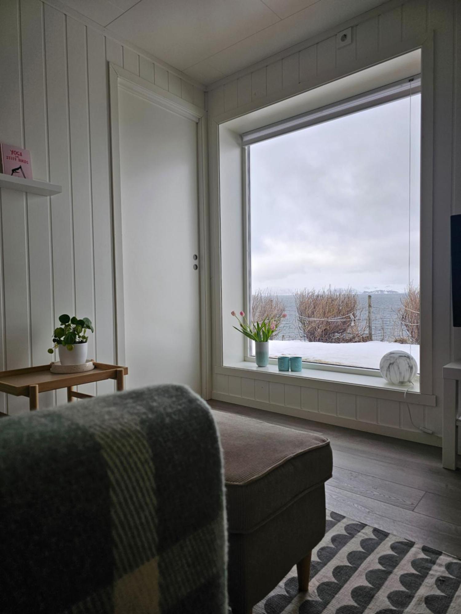 Bright And Modern With Beautiful View Leilighet Hammerfest